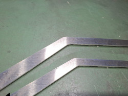 Set mit zwei Streifen und Schraubensatz in Aluminium "roh" (EU-Versand)